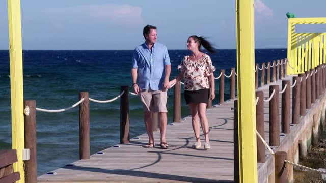 S20:E08 - Becoming a Mermaid on Roatan