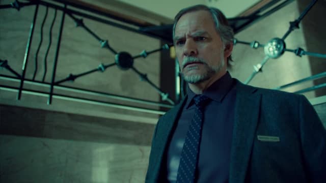 S03:E01 - Blood Red and Going Down