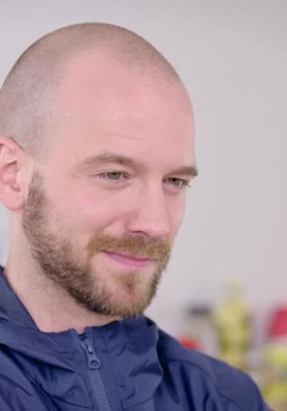 S01:E04 - Sean Evans and Farideh Sadeghin Taste Test Chicago Deep Dish Made by Two New Yorkers | Pizza Wars poster