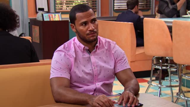 S04:E08 - Make Up or Make Out