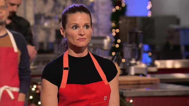 S03:E01 - Signs of the Season