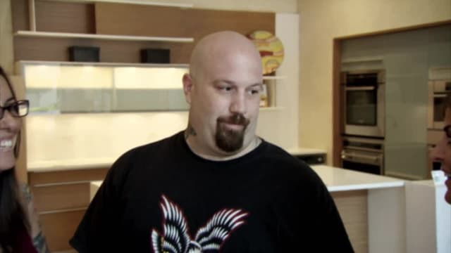 S03:E08 - Tattooing the Kitchen