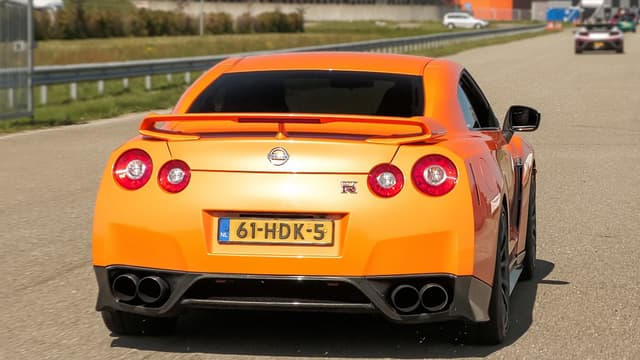 S01:E04 - Modified Cars Enter The Public Roads