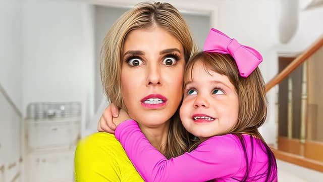 S04:E07 - My Daughter Survives Seven Babysitters - Home Alone