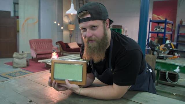 S01:E07 - Sewing Table / Karate Belts / Transistor Radio / Tent