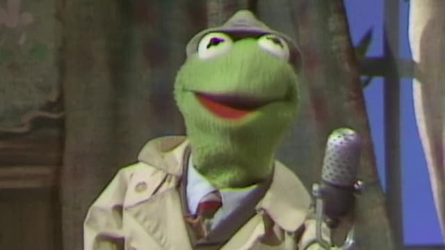 S08:E32 - Oscar Welcomes Olivia to Sesame Street