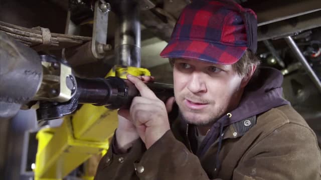 S07:E03 - We Build a 4x4 Winnebago Off-Roaderhome