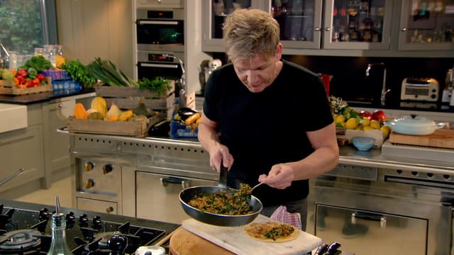 S01:E08 - Street Food