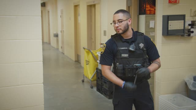 S02:E12 - Even in Cuffs I Look Good