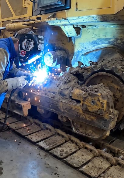 Affiche de S01:E10 - Dozer Tracks: Unseen Failures