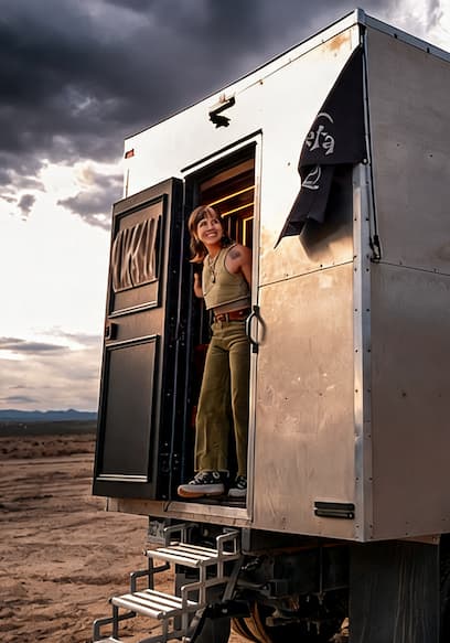 S01:E10 - Think Outside the Box Truck poster