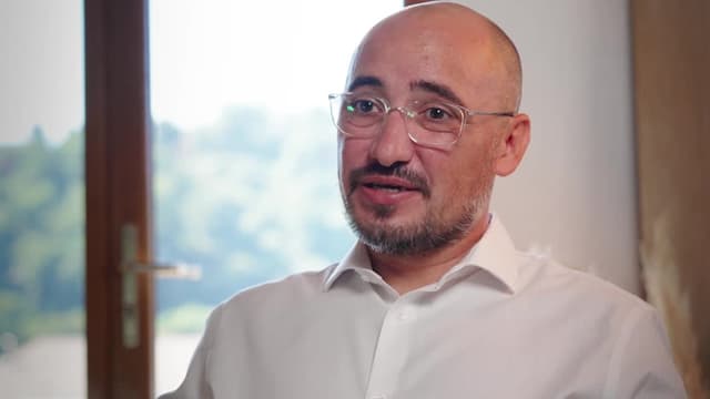 S01:E03 - Come to Dubai