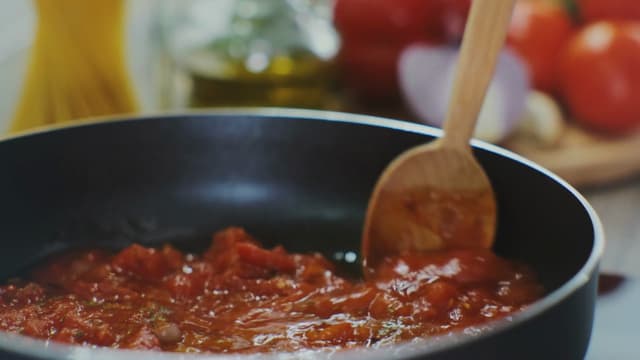 S05:E01 - All American Marinara