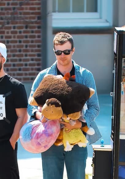 S01:E14 - $2,000 in an Arcade Claw Machine poster