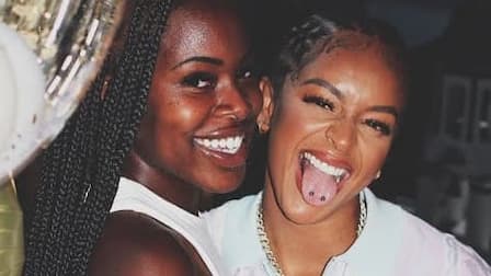 S01:E08 - Love Is in the Air