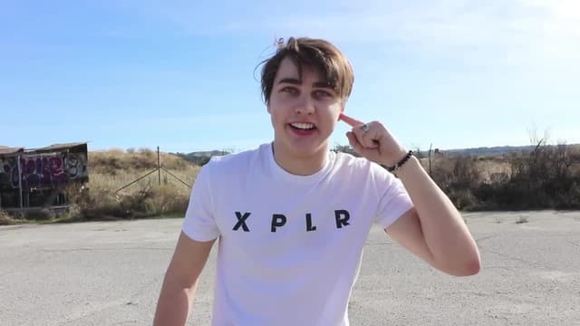 S08:E15 - Exploring an Airplane Graveyard