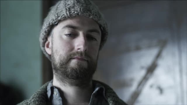 S01:E33 - On the Exterior