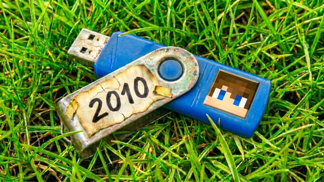 S07:E03 - Old Minecraft USB
