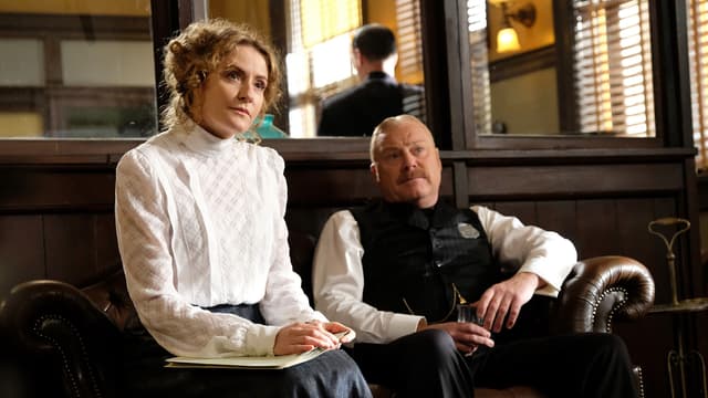 S11:E17 - Shadows Are Falling