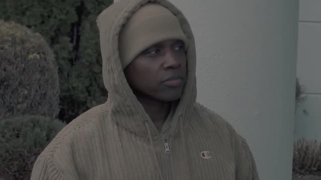 S01:E04 - Strictly Business