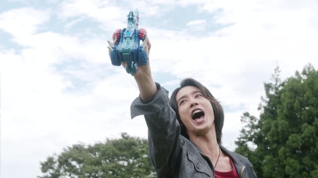 S01:E04 - Chasing the Claw Marks