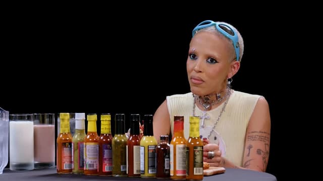 S22:E04 - Doja Cat Is Doing Great While Eating Spicy Wings