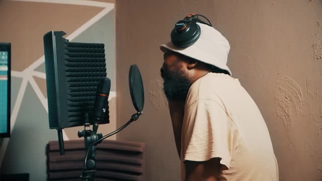 S01:E04 - Cell Phones