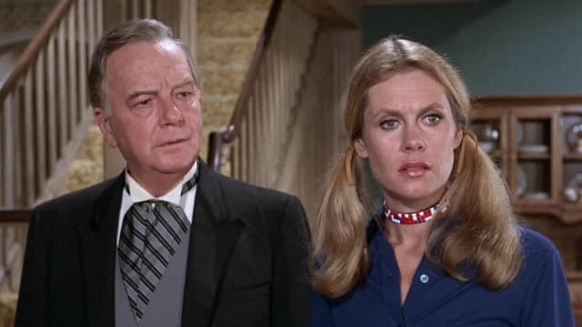 S08:E09 - A Plague on Maurice and Samantha