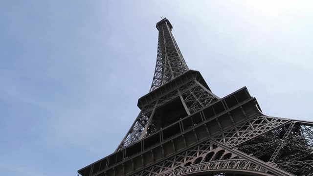 S14:E11 - Saving the Eiffel Tower