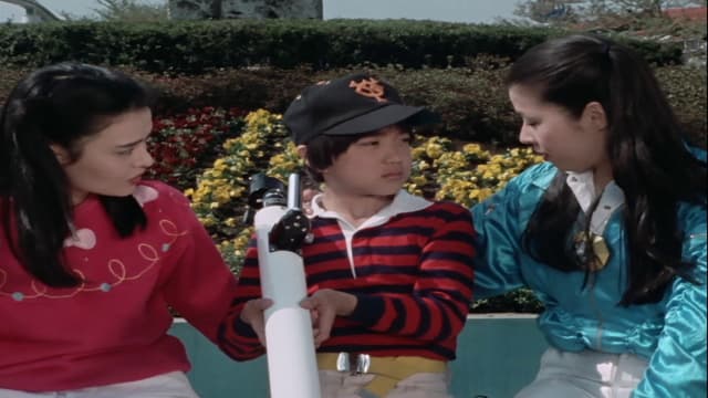 S01:E12 - Go to the Amusement Park: UFO Boys' Big Pinch