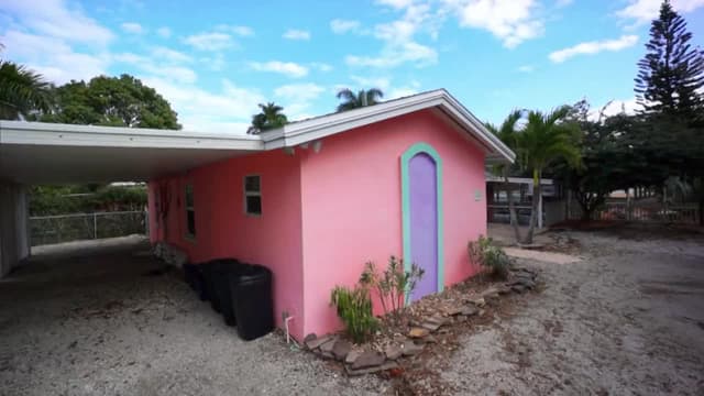 S03:E08 - Hunting the City of Palms