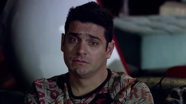 S01:E107 - Desconfie De Un Hombre Que...