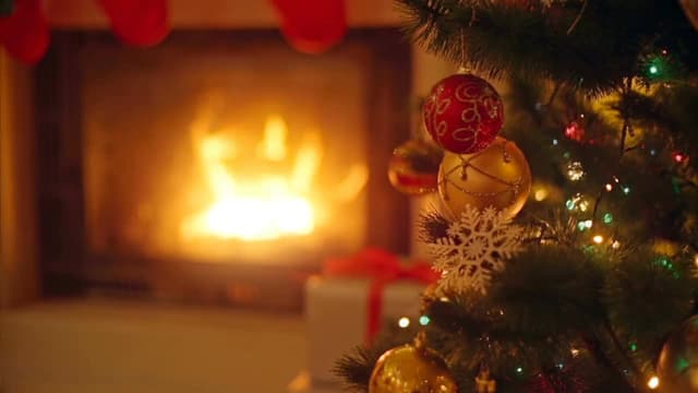 S01:E08 - Christmas Fireplace