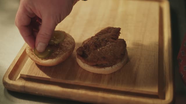 S04:E06 - The Chicken Coup