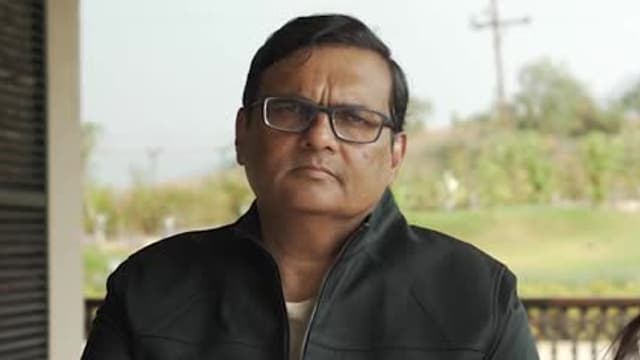 S01:E01 - The Pawan House