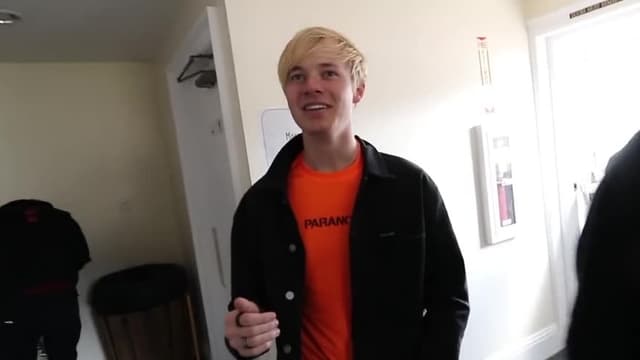 S08:E12 - Checking Into the Stanley Hotel