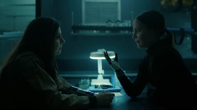 S02:E10 - Into the White