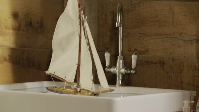 S01:E15 - Gramophone, Lucy Doll, Sail Boat