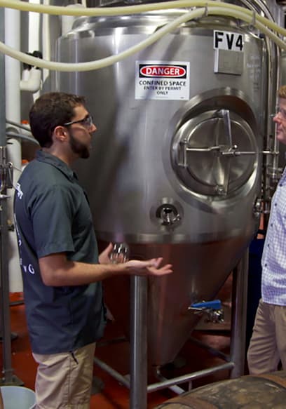 S14:E08 - Beer, Barrel, Disposers poster