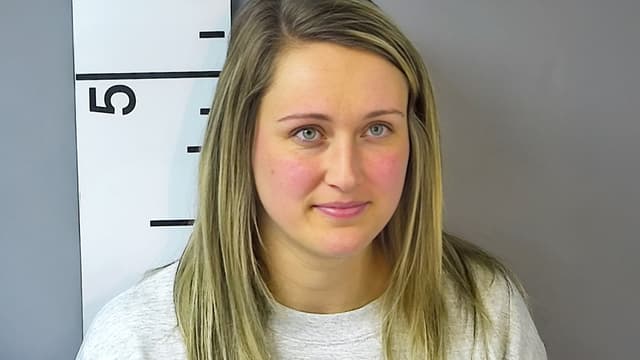 S02:É20 - S02:E20 - Mom Accused of INCЕST With Young Child
