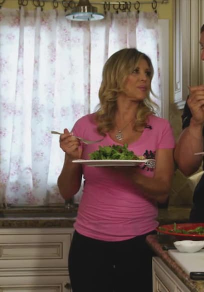 S01:E06 - Biceps / Arugula Salad With Chicken poster