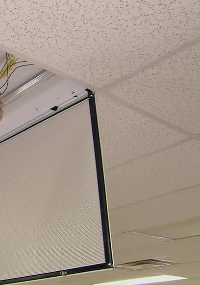 S20:E04 - LED Tubes poster