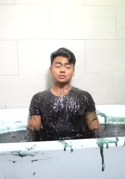 Affiche de S01:E15 - Sliding 9,999 Feet / Gooey Black Slime Bath Challenge