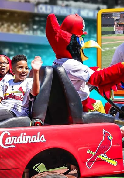 Póster de S01:E04 - Kamdenboy & Kyraboo's St. Louis Cardinals Stadium Sneak-In!