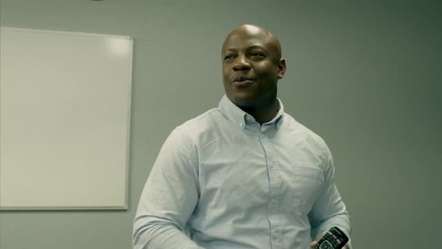 S01:E03 - Praise Be, to the Queen Mother