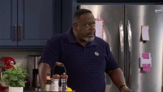 S07:E01 - Welcome to the Neighborhood, Daphne