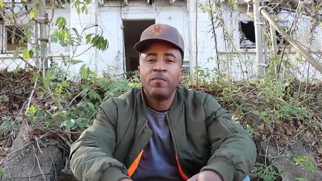 S01:E03 - Under the Tree