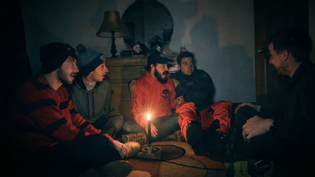 S01:E02 - Overnight in Haunted Bellaire House