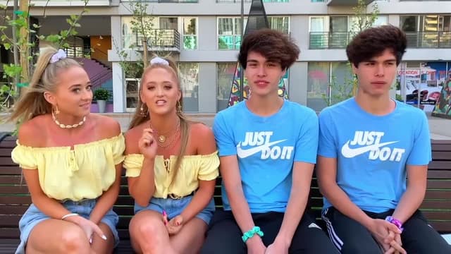 S06:E01 - Twin vs. Twin Challenge / Buying Everything My Twin Touches!