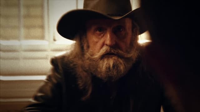 S02:E01 - The Hotelier and the Hitman